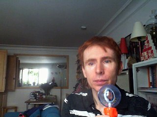 Wiwi égratigne "Hepburn shades" de The Downtown Fiction