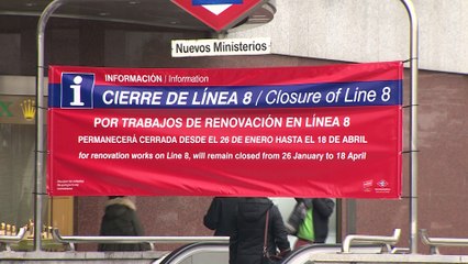 Línea 8 de Metro cierra entre críticas de usuarios