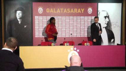 Galatasaraylı Futbolcu Cavanda, Gazetecilerin Sorularını Cevapladı