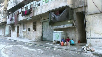 عودة خجولة للحياة في شرق حلب وسط الركام