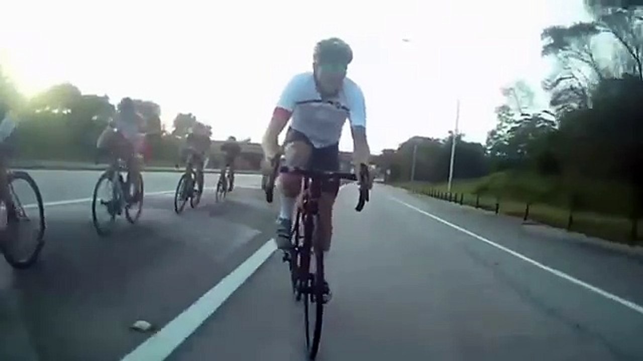 Везучий велогонщик Смешное видео
