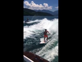 Iate de Neymar Junior do Barça faz onda e Medina surfa - Neymar Junior yacht makes waves for Gabriel Medina surfing (1)