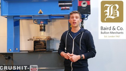 Il va écraser un lingot d'or de 1 kg en quelques minutes. Petite surprise à la fin...