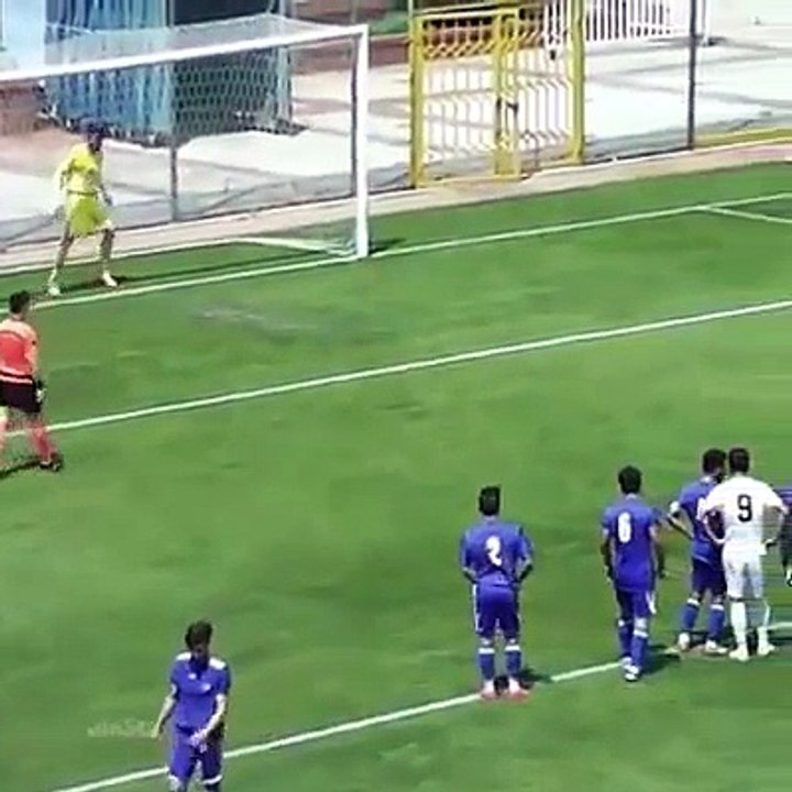 Incrível - Defende penalty e ao festejar, a bola acaba dentro da baliza