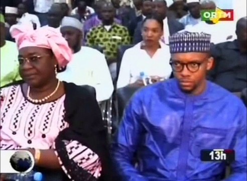 Cérémonie de remise de document aux opérateurs économique par le Ministre de la Promotion de l’Investissement et du Secteur Privé Konimba SIDIBE