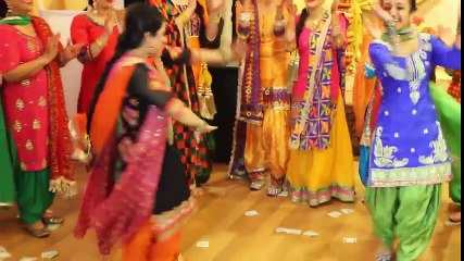 Best Punjabi Gidha - Hot Dance on Marriage Punjabi Gidha 2016