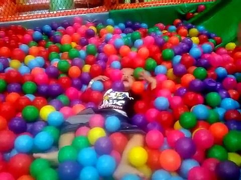 NUSA NARENDRA SOMANTRI; Bermain Bersama Sewa Tempat Mainan, Mandi Balon - Bola 2