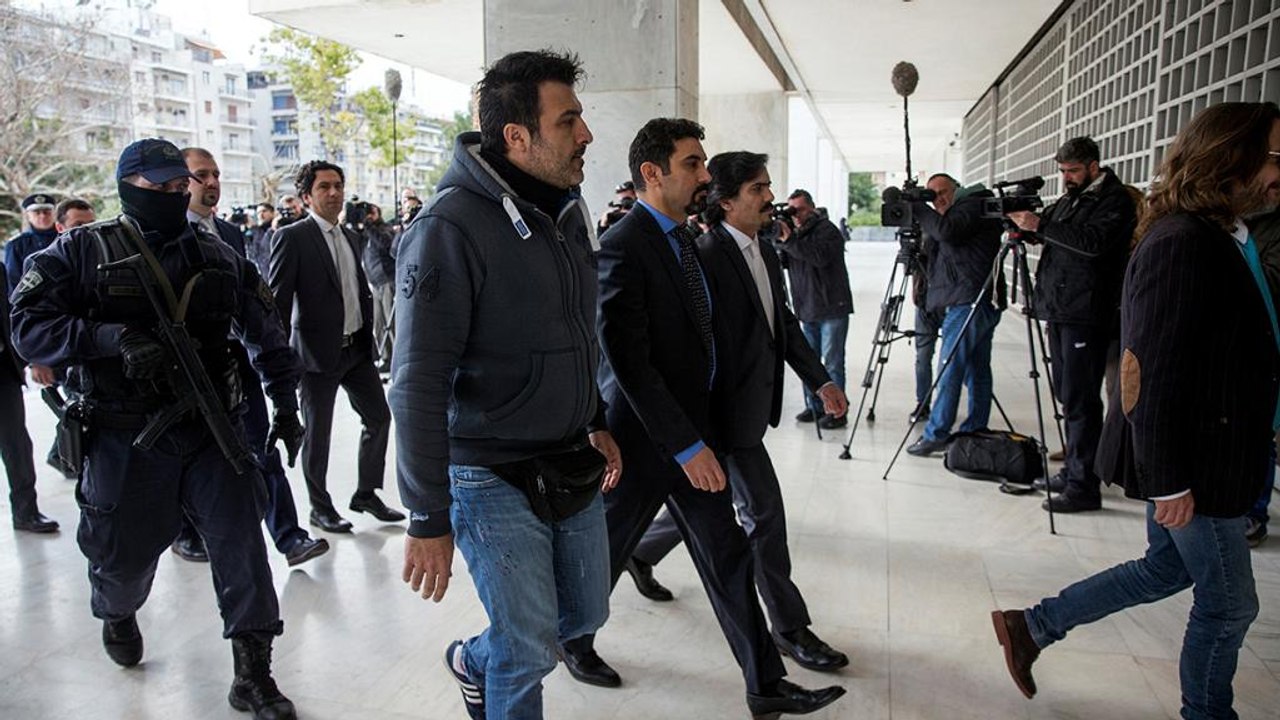 Foltergefahr: Griechenland darf türkische Soldaten nicht ausliefern