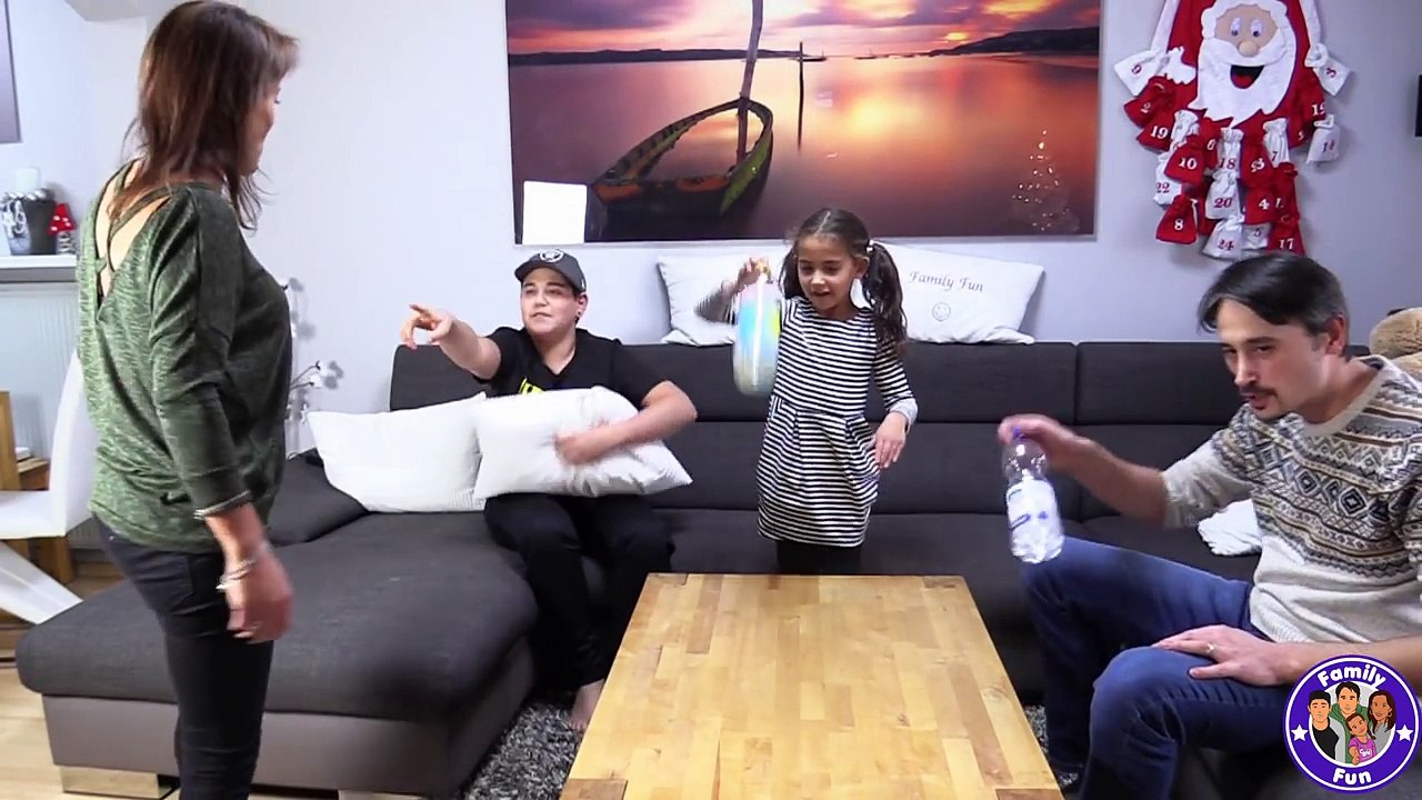 WATER BOTTLE FLIP CHALLENGE | Die Herausforderung! | FAMILY FUN