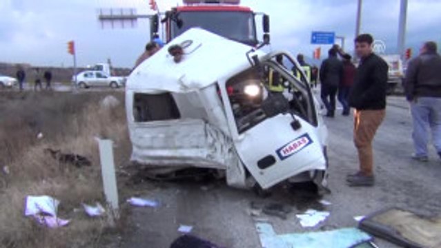 Trafik Kazası: 2 Ağır Yaralı - Manisa