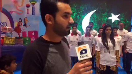 Students & citizens  Present National anthem In Karachi Mall