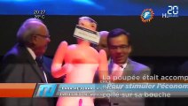 Malaise, un ministre chilien reçoit une poupée gonflable