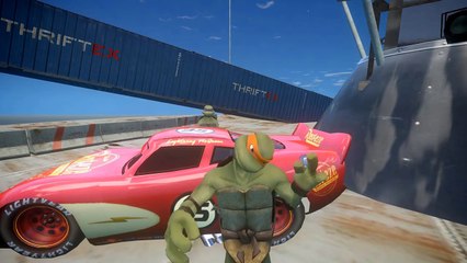 Tortugas Ninja, Hulk, Spiderman, Elsay los Minions juegan con Rayo Mcqueen de Disney Cars 2 Pixar 3D