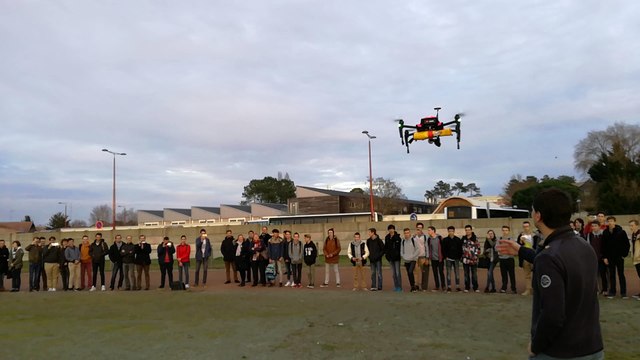 Le drone Helper en démonstration au lycée de Parentis-en-Born