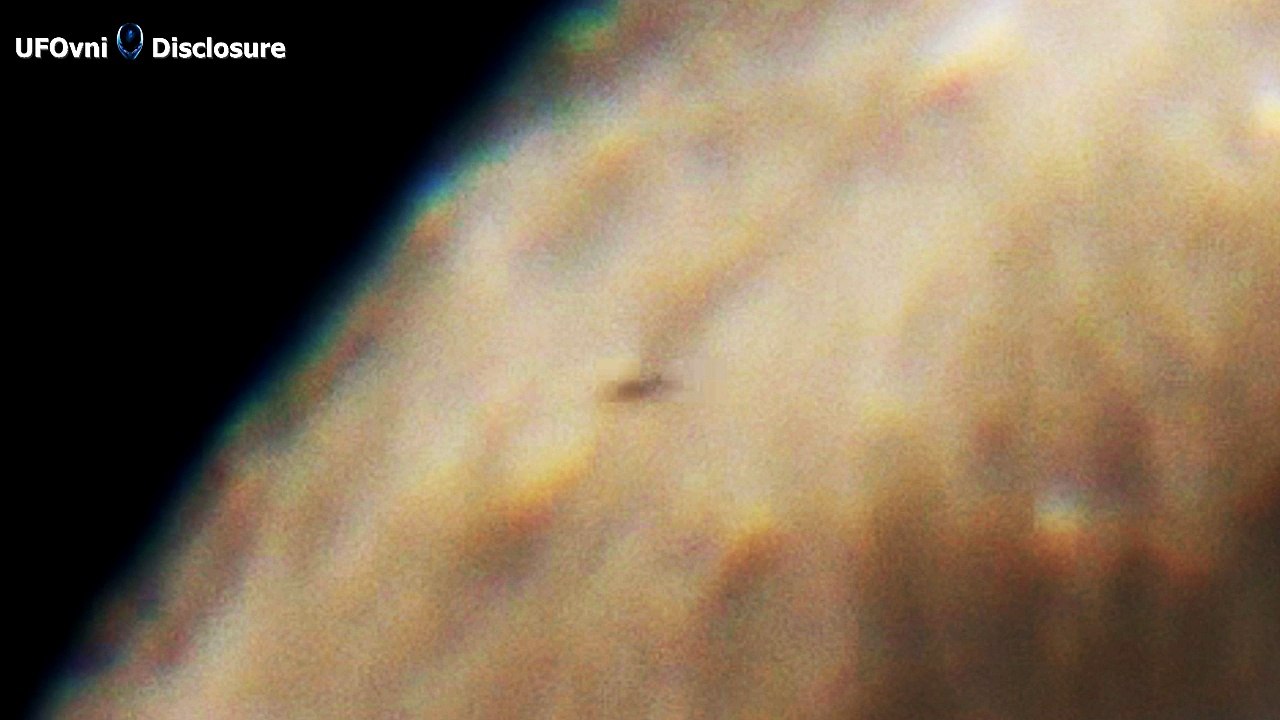 2 UFOs Goes Fast, Little Zigzag UFO On The Orange Supermoon, Dec 14, 2016.