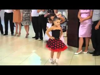 sublime jeune danseur de salsa