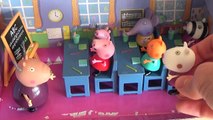 Peppa Pig à lécole Apprend lAlphabet en Anglais - Dessin Animé en Jouets