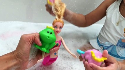 Bubble Guppies takes a Bubble Bath with My Little Pony and Barbie Mermaid