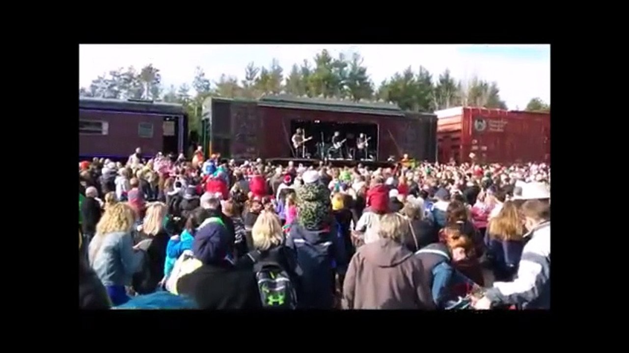 CR Rail Holiday Train 2016