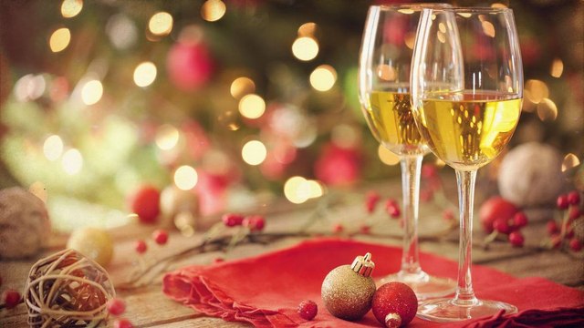 Tipps vom Fachhändler: So wählen Sie den richtigen Wein zum Weihnachtsmenü
