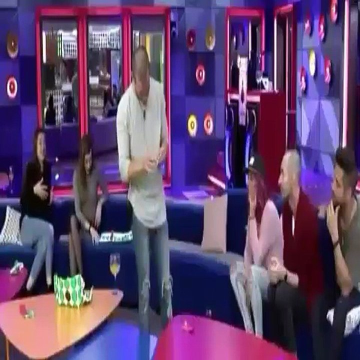 Rodri abre el regalo que le ha hecho Bea (un anillo) / Gran Hermano 17