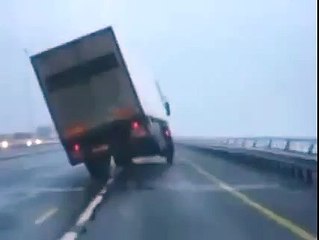 OMG ! Truck Driver Vs Air Pressure - What happened with Truck ??