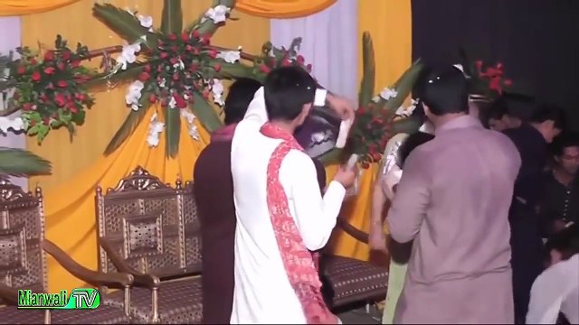 VIP Wedding Dance Mujra By Beautiful Faislabadian Girl Dancer