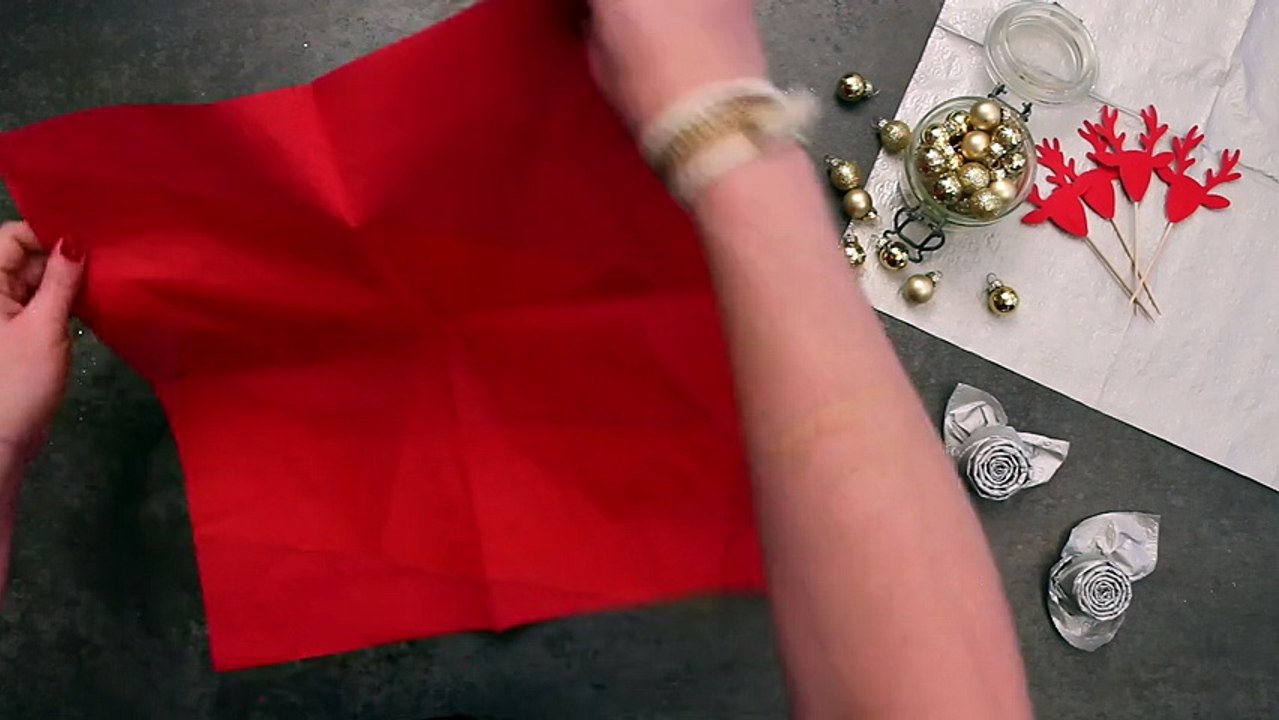 Pliage de serviette : une rose