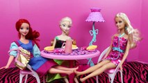 Barbie Bathroom ★ Frozen Elsa and Ariel Bad Dinner Food in the Bathroom Toliet DisneyCarToys