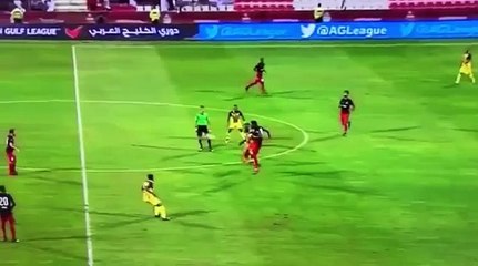 Everton Ribeiro funny red card - Ahli Dubai vs Ittihad Kalba 2016