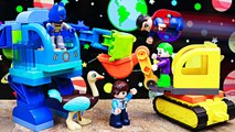 Duplo Lego Tomorrowland Miles Exo-Flex Suit Meets Batman and Superman and Joker Steals Batwing