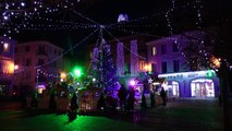 Hautes-Alpes : À Embrun, Noël est déjà présent dans les rues et les coeurs