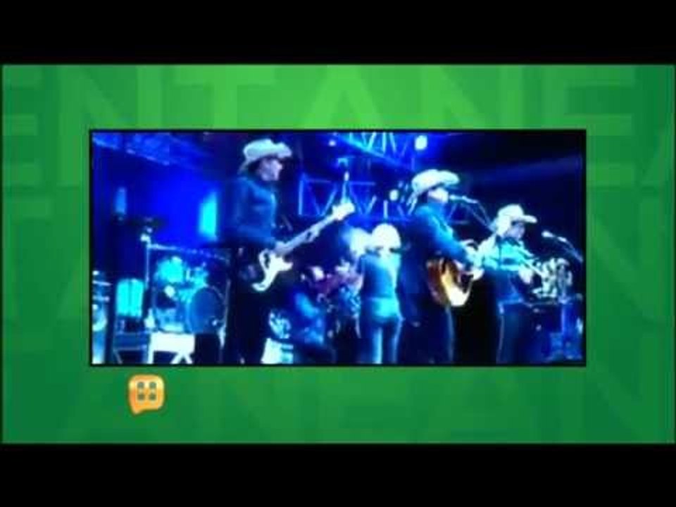 El momento en que Lupe Tijerina se siente mal en el escenario.