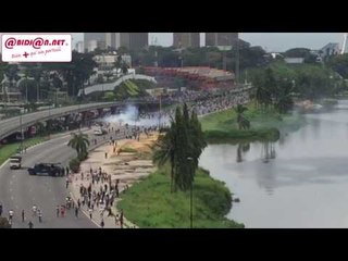 Marche de l'opposition, la police disperse les manifestants à coup de gaz lacrymogène
