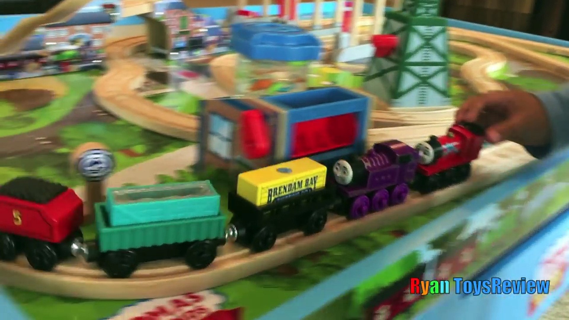 thomas & friends wooden railway grow with me play table