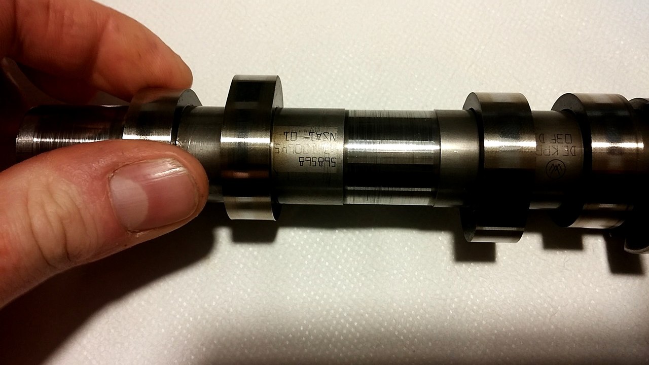 Skoda YETI 1.2 TSI nockenwelle_camshaft_bregasta osovina_DAMAGED