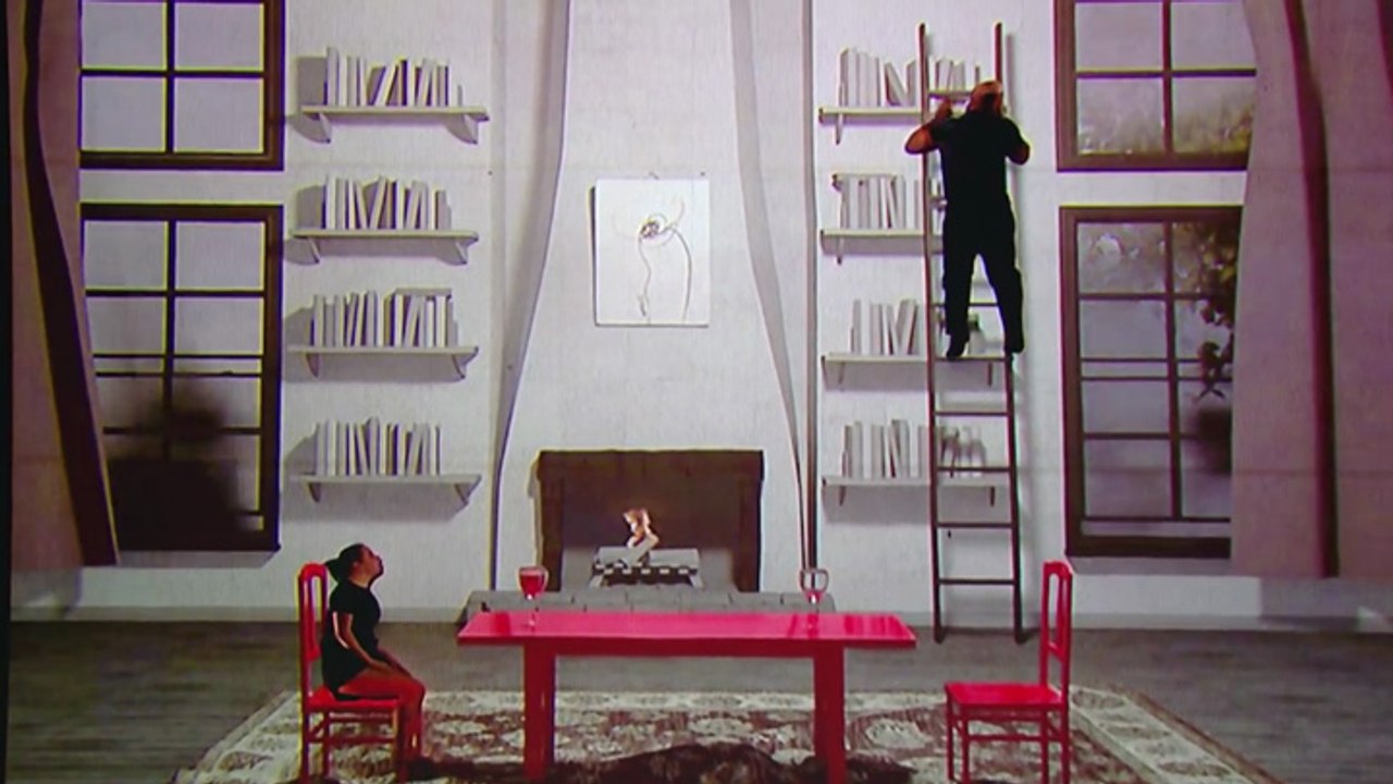 Another Kind Of Blue réalise une chorégraphie au sol en intégrant des effets numériques