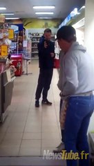 Lol : Homme ivre croit que son reflet est quelqu'un qui est dans son chemin !