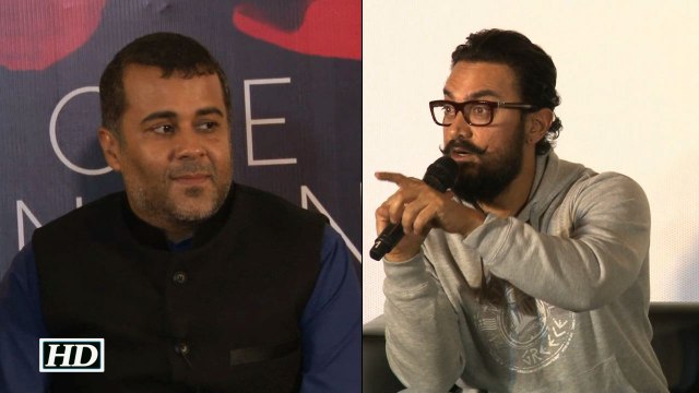 SHOCKING: Aamir Khan forgets Chetan Bhagat's name