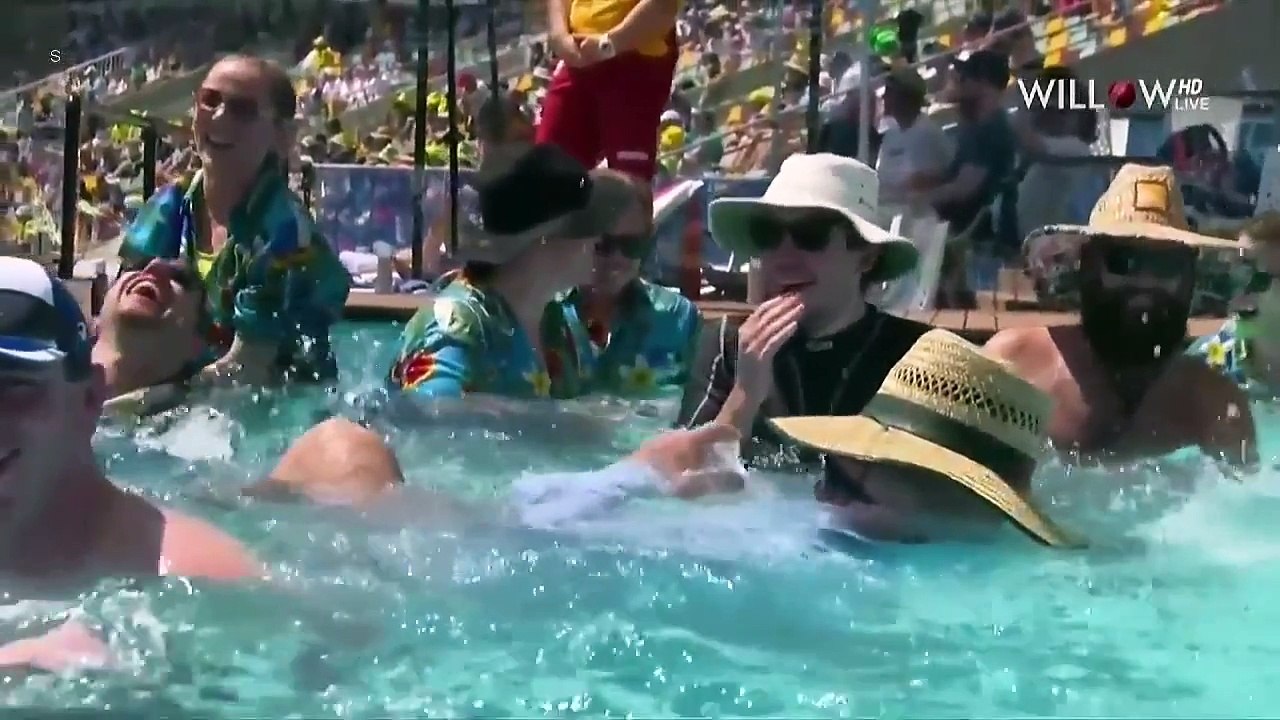 Usman Khawaja wicket to Yasir Shah, 1st Test 2016