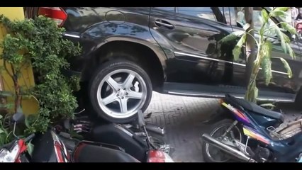 CRAZY WOMEN'S  DRIVERS FAILS 2016