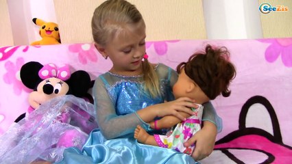 ИГРАЕМ В ДОКТОРА. ЛЕЧИМ ВЕТРЯНКУ. Доктор Плюшева Делает УКОЛ. FROZEN ELSA DOC MCSTUFFINS