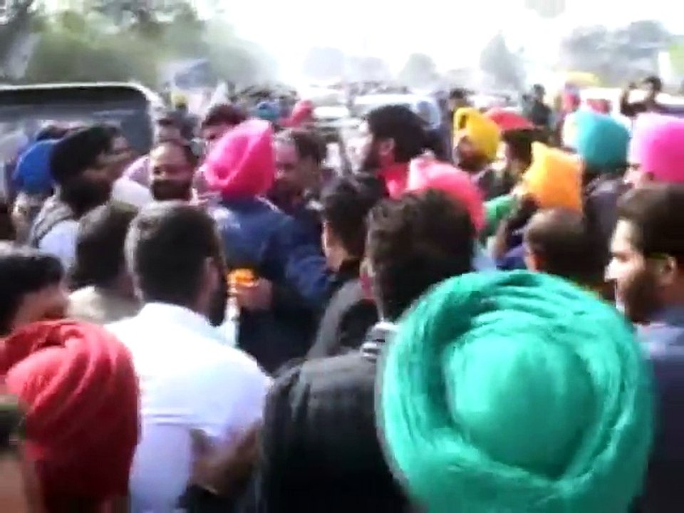 Dispute In Aap Candidate Gurpreet Ghuggi roadsh...
