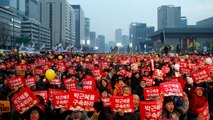 انقسام الشارع في كوريا الجنوبية بين مؤيد ومعارض لإقالة الرئيسة