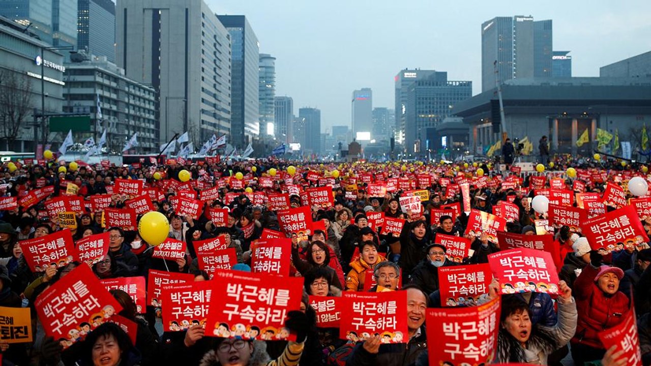 Más protestas en Corea del Sur, a favor y en co...