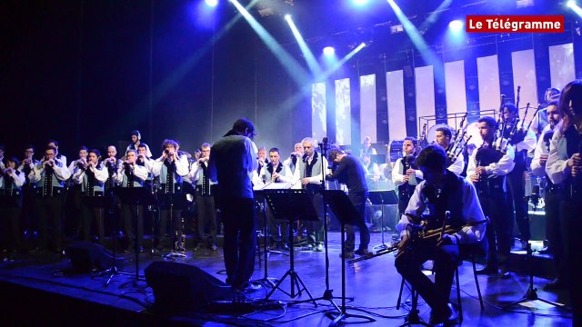 Bagad de Vannes. Sur les planches du Palais des arts