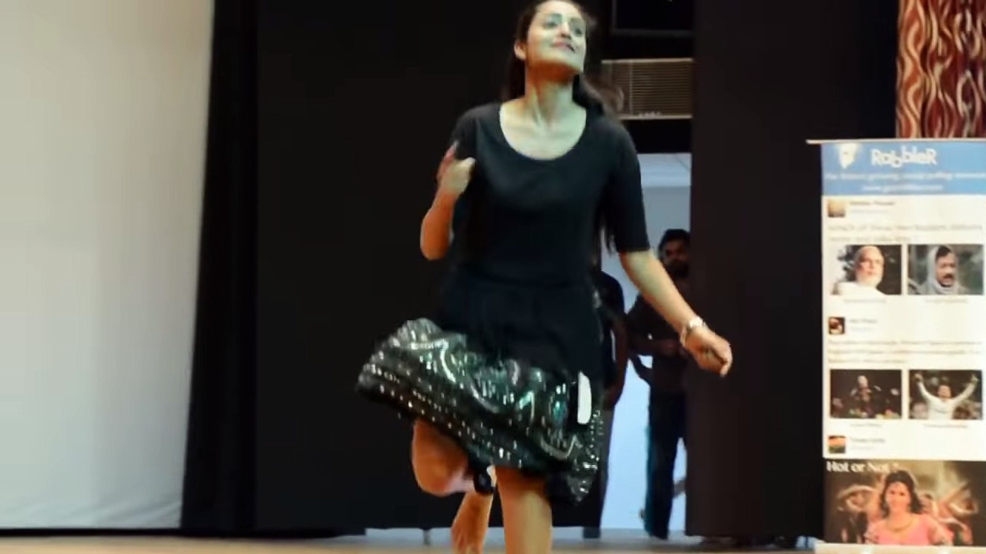 ⁣This IIT GIRL Just Stolen All Hearts Of The Students In College Function, Even Mine TOO -