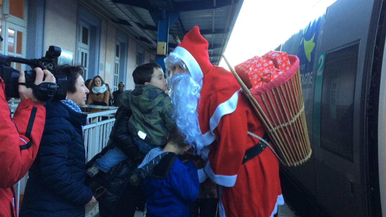 L'arrivée du Père Noël en gare et en centre-ville