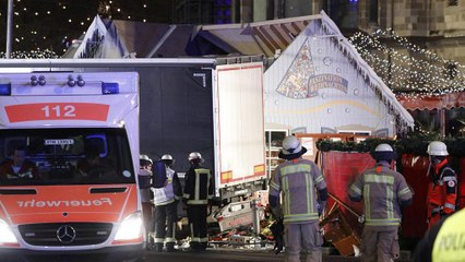 Berlino: camion su mercatino natalizio