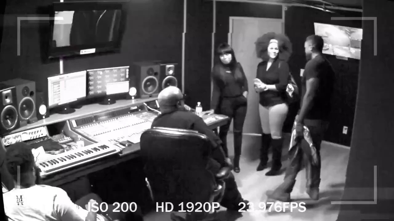 Телефон рванул